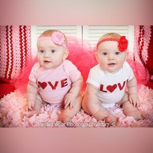 🆕 NEW Pink Onesie Bodysuit with LOVE in RED, 6month Baby Newborn Infant